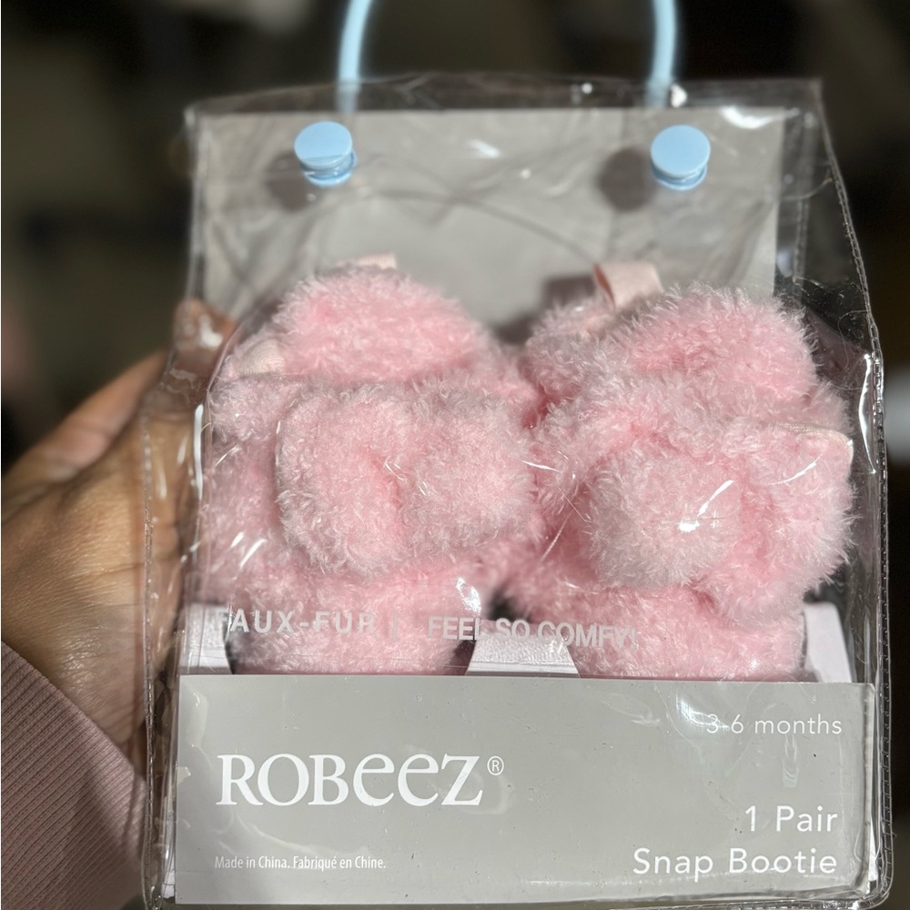 Robeez Soft Pink Baby Booties